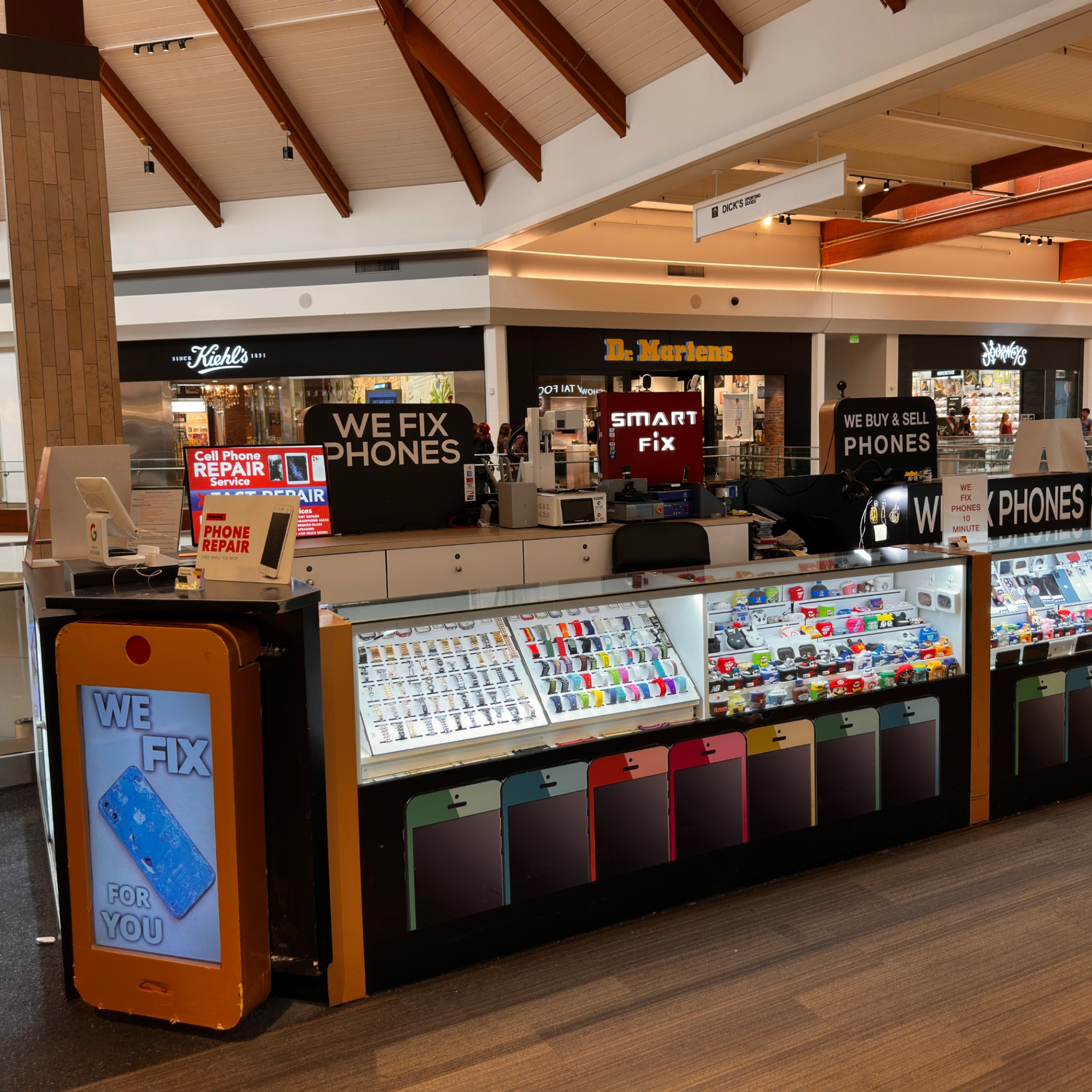 Smart Fix repair shop interior in Brea Mall